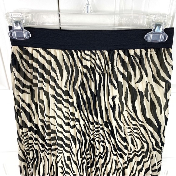 Cotton On Woven Daria Pleated Zebra Midi Skirt XS - Picture 3 of 7